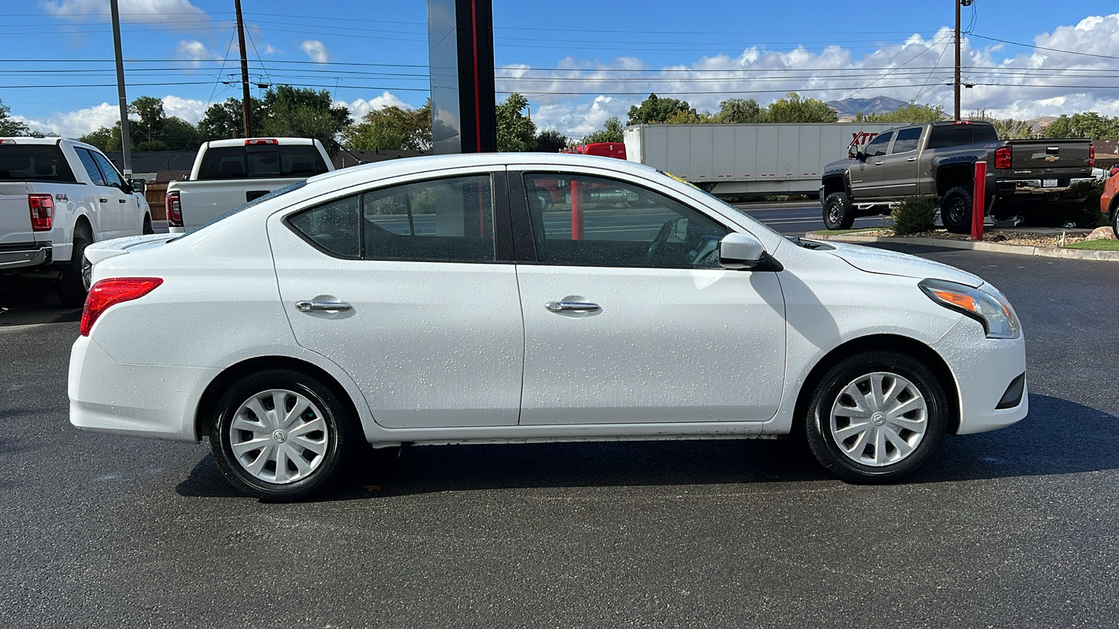 2019 Nissan Versa Sedan SV 2