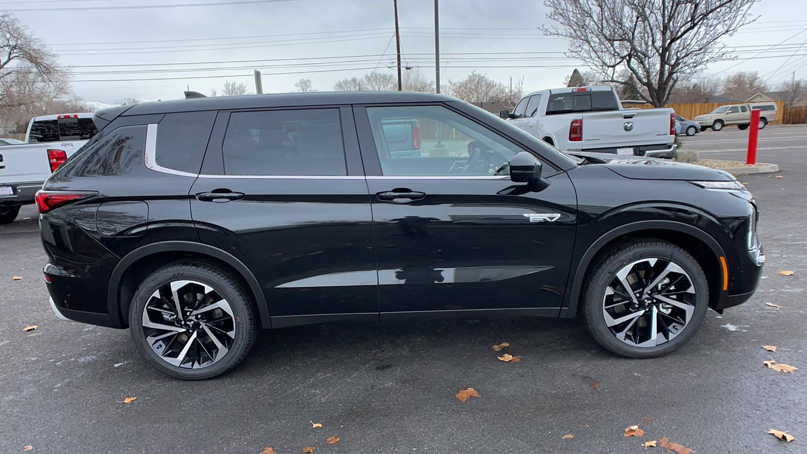 2023 Mitsubishi Outlander PHEV SE 2