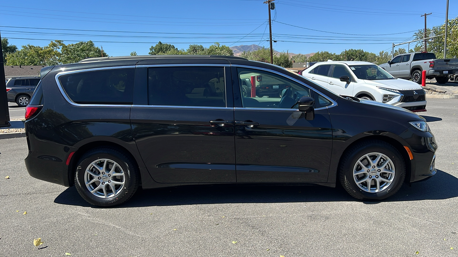 2022 Chrysler Pacifica Touring L 2