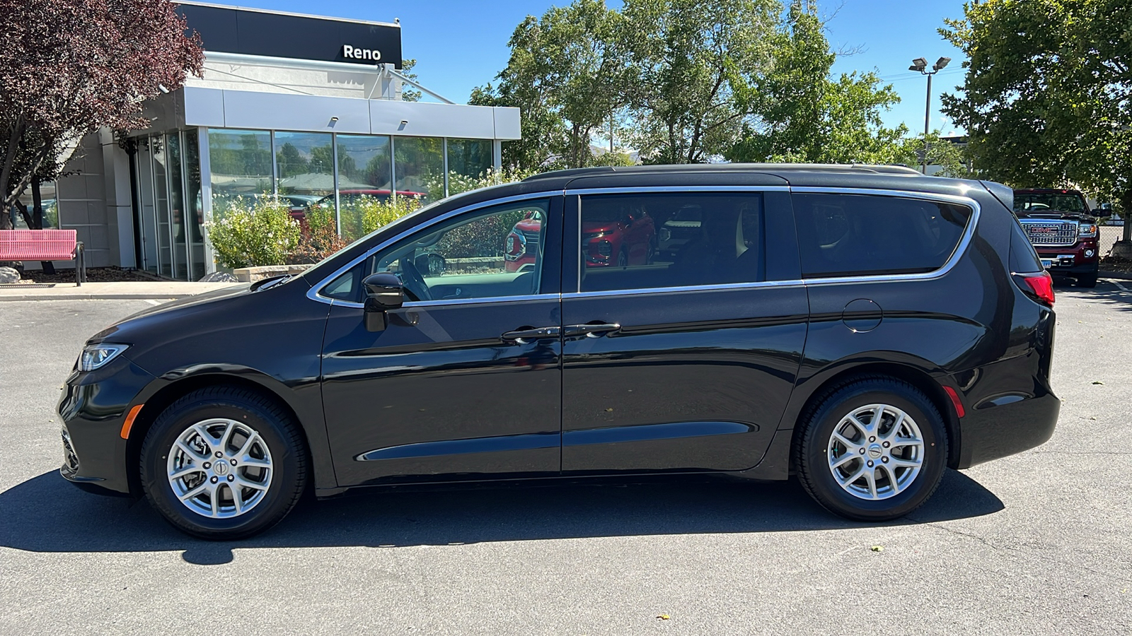 2022 Chrysler Pacifica Touring L 6