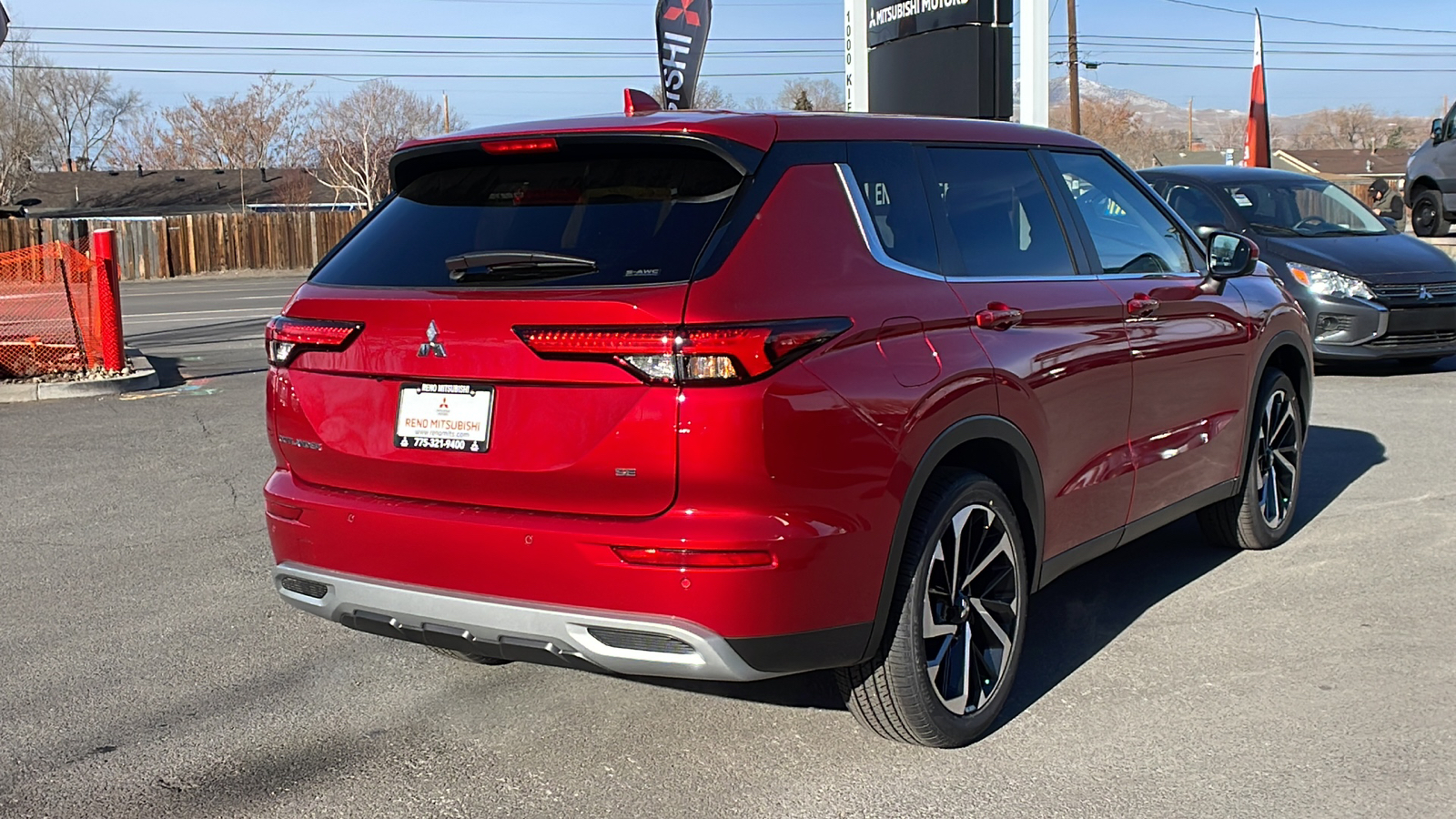 2024 Mitsubishi Outlander SE 3