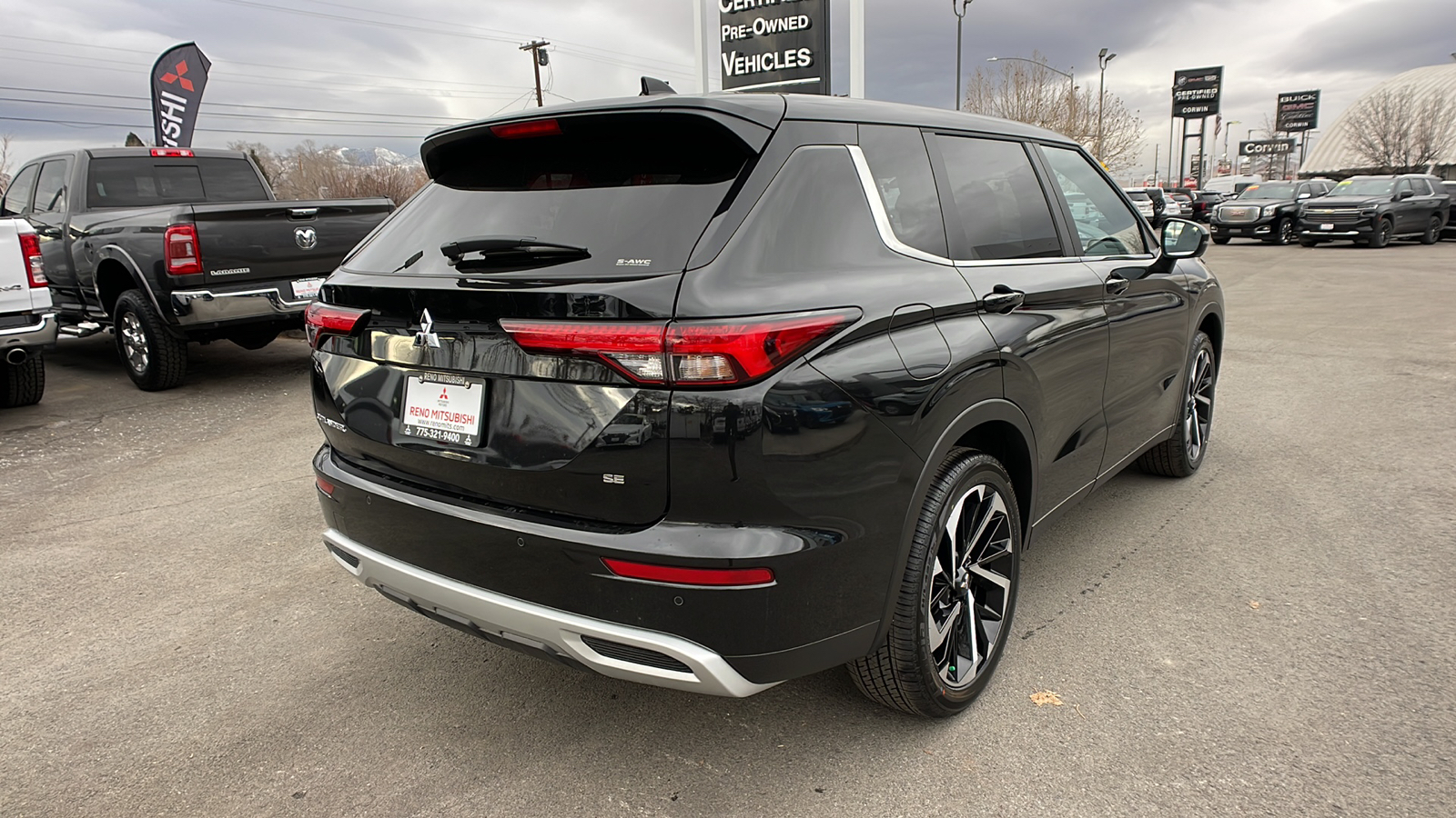 2024 Mitsubishi Outlander SE 3