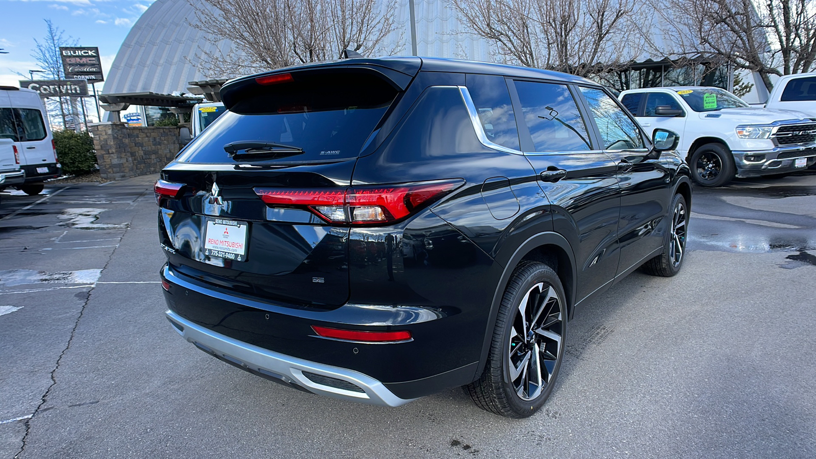 2024 Mitsubishi Outlander SE 3