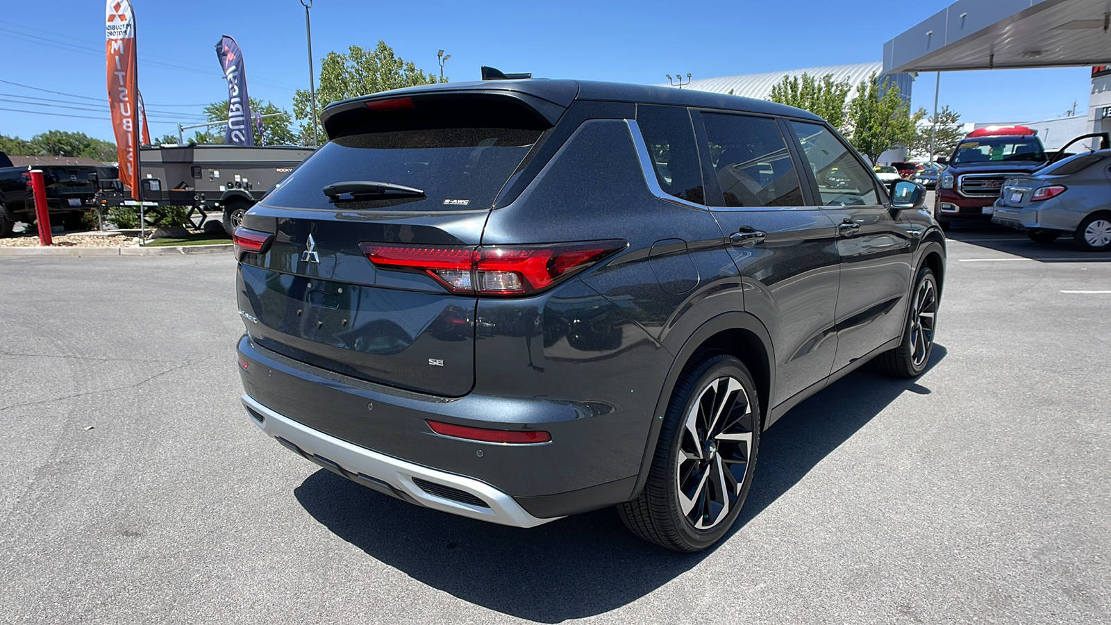 2024 Mitsubishi Outlander SE 3