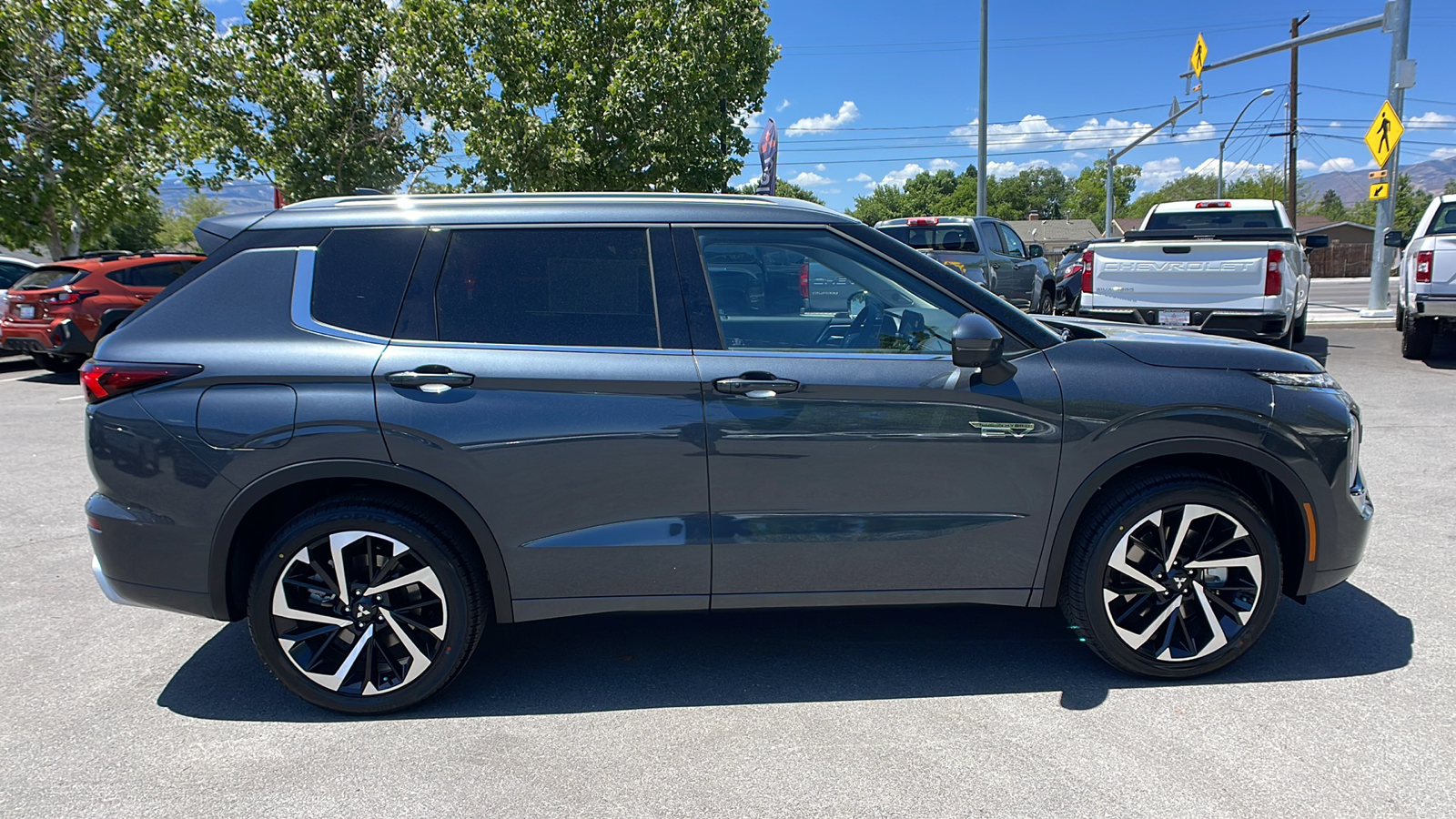 2024 Mitsubishi Outlander Plug-In Hybrid SEL 2