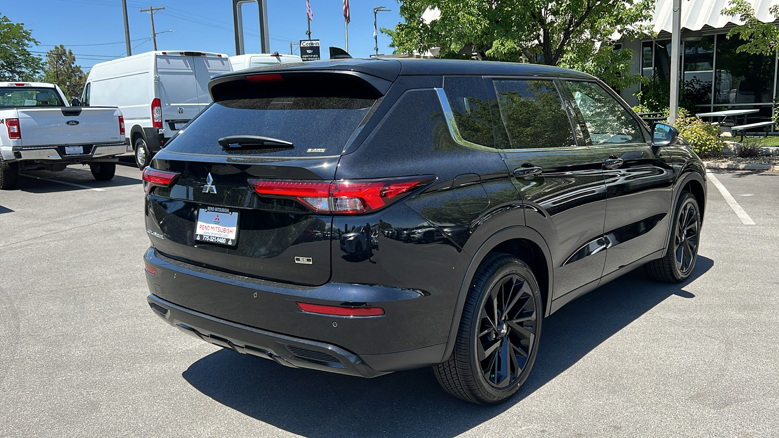 2024 Mitsubishi Outlander SE Black Edition 3