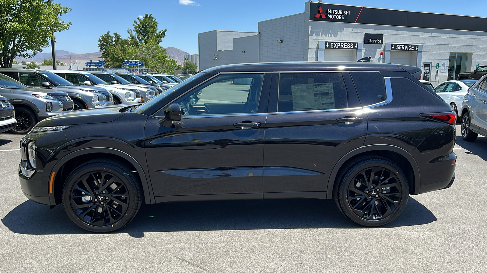 2024 Mitsubishi Outlander SE Black Edition 6