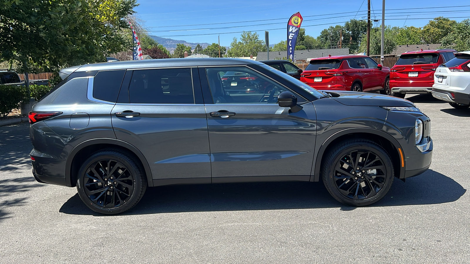 2024 Mitsubishi Outlander SE Black Edition 2