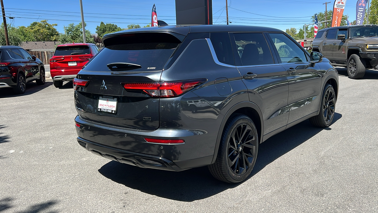 2024 Mitsubishi Outlander SE Black Edition 3