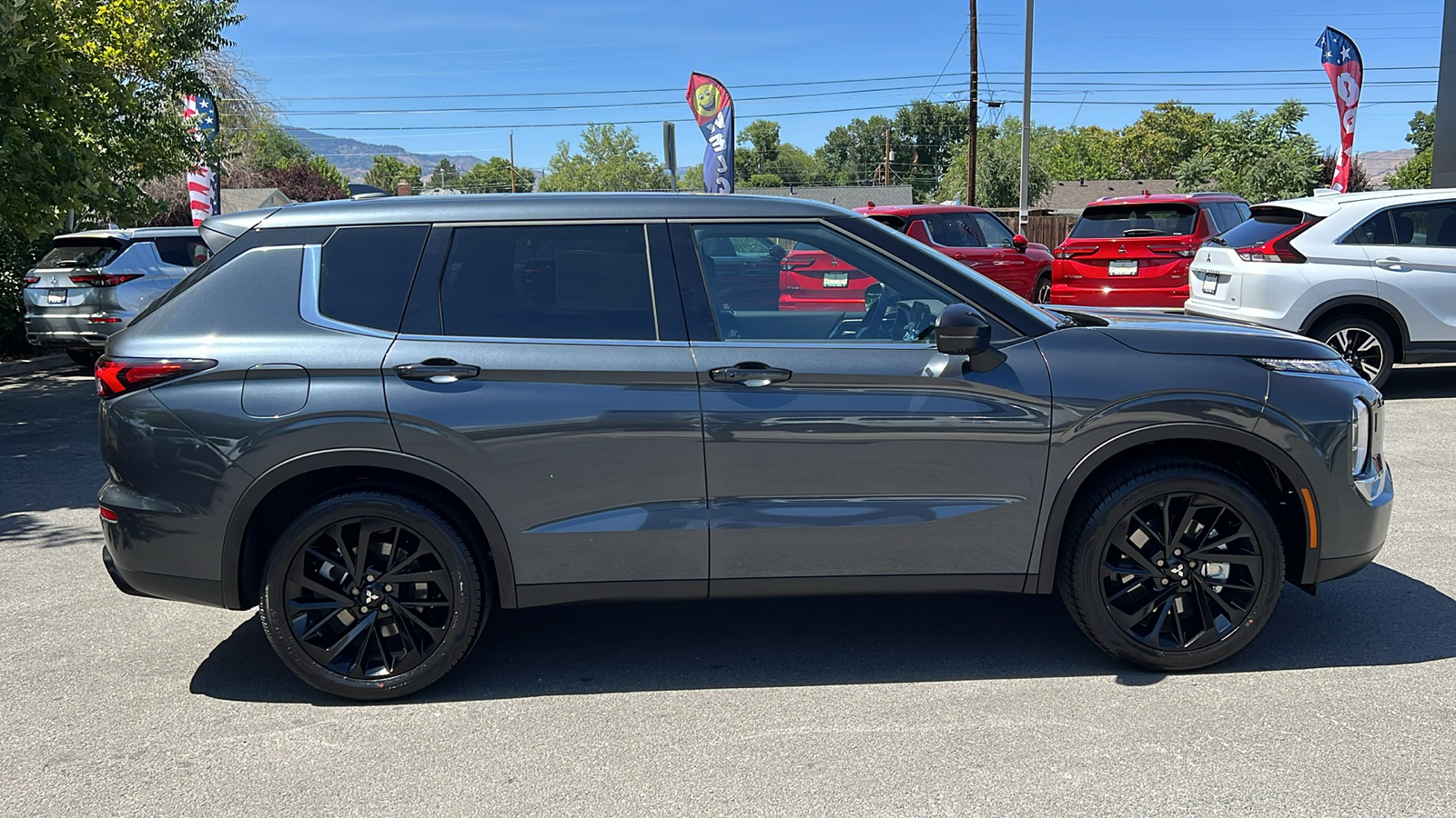 2024 Mitsubishi Outlander SE Black Edition 2