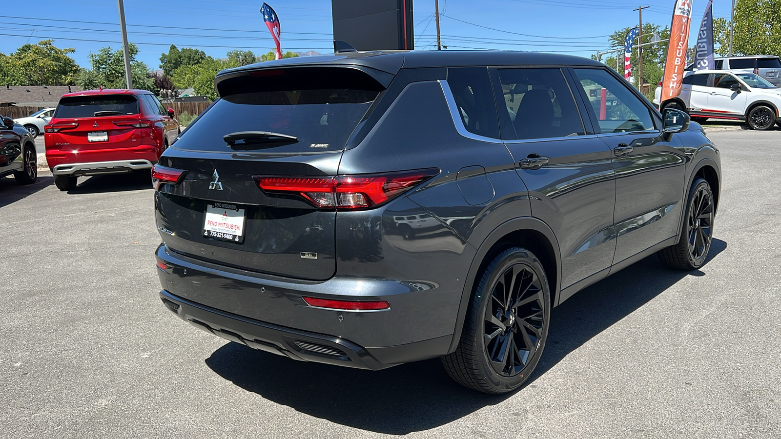 2024 Mitsubishi Outlander SE Black Edition 3