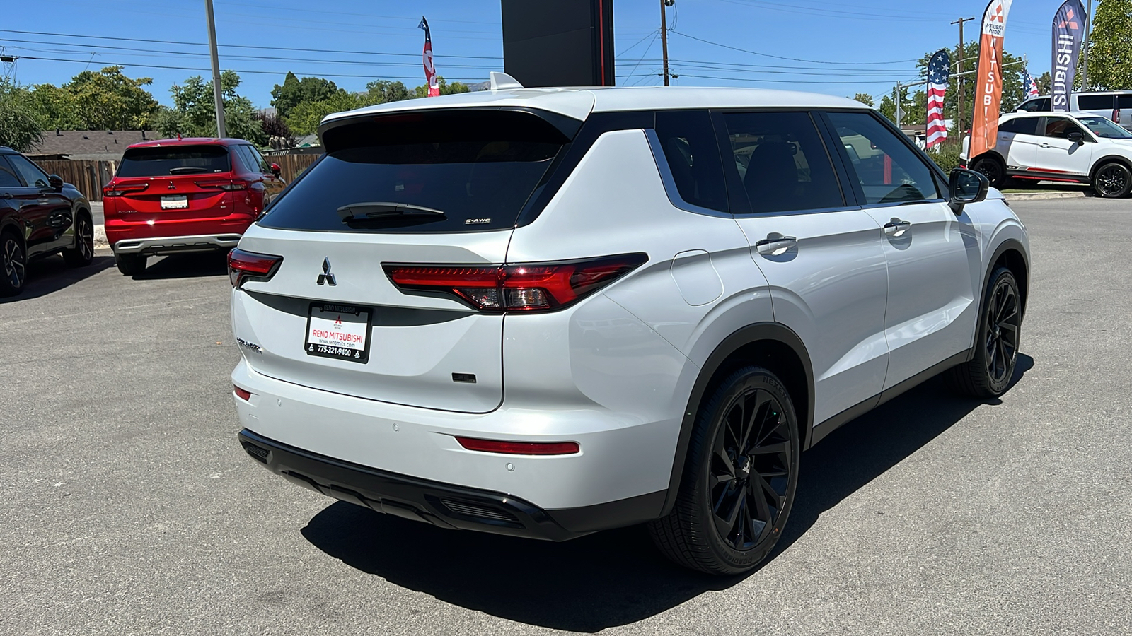 2024 Mitsubishi Outlander SE Black Edition 3