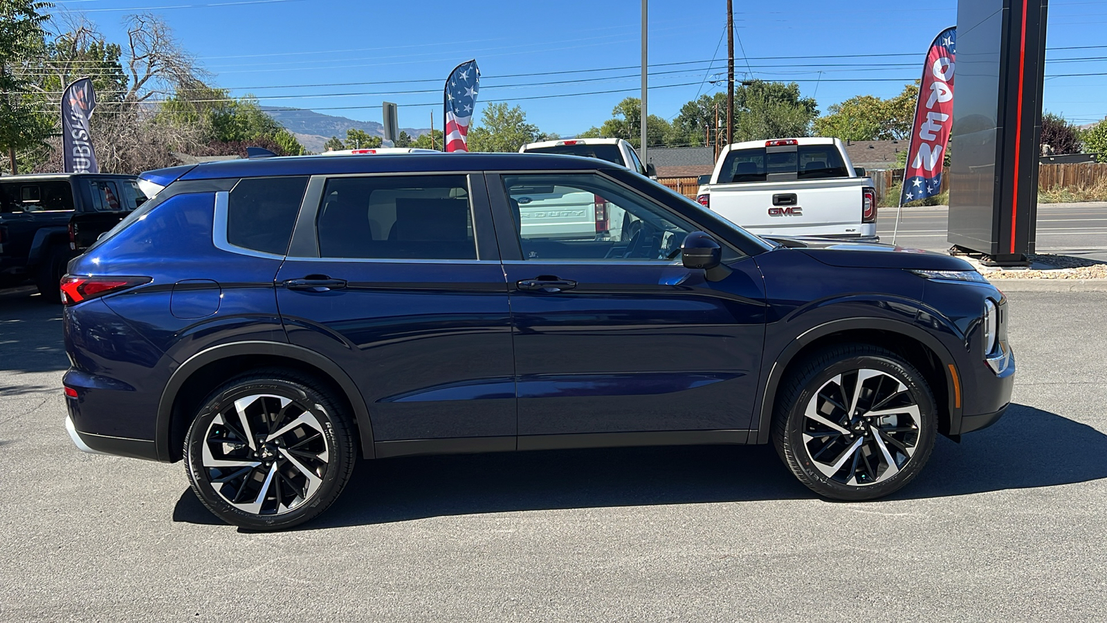 2024 Mitsubishi Outlander SE 2