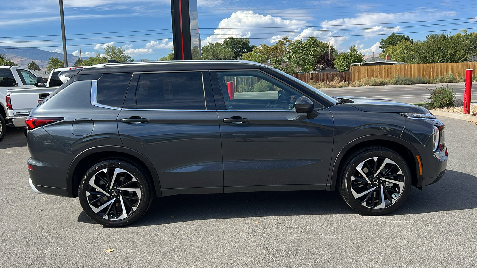 2024 Mitsubishi Outlander SEL 2