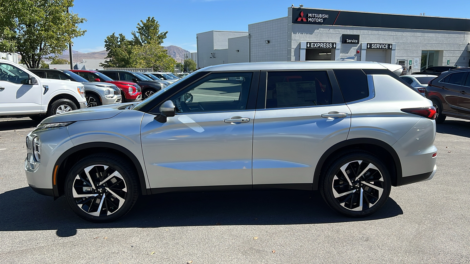 2024 Mitsubishi Outlander SE 6