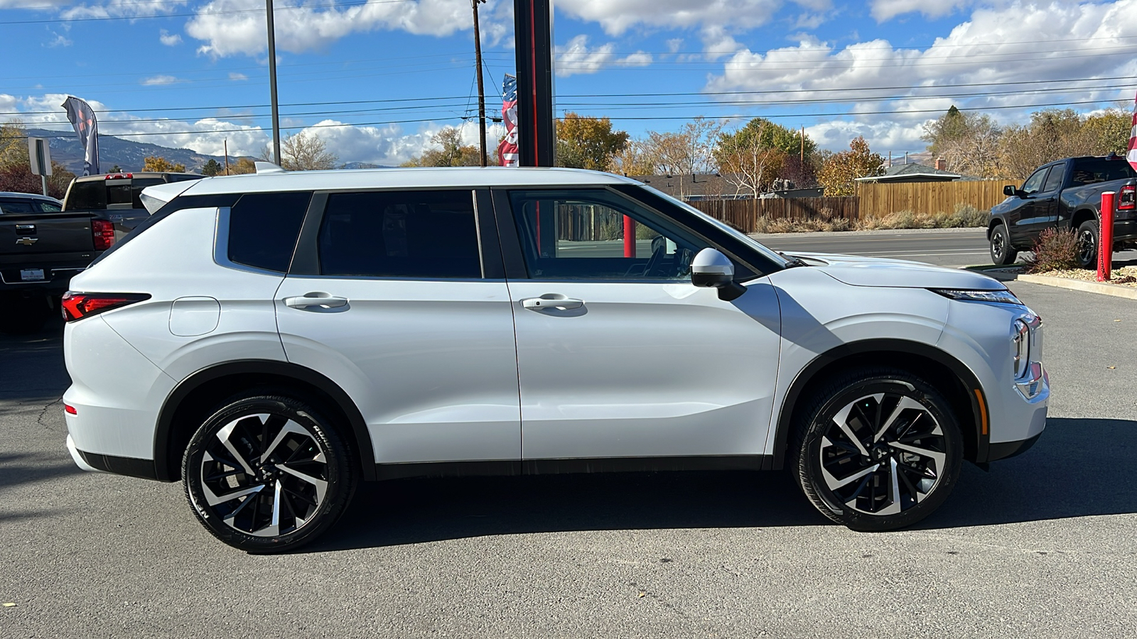 2024 Mitsubishi Outlander SE 2