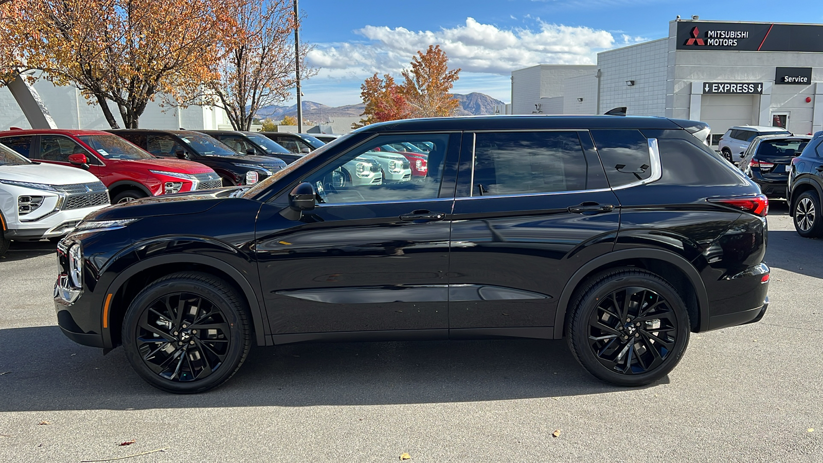 2024 Mitsubishi Outlander SE Black Edition 6