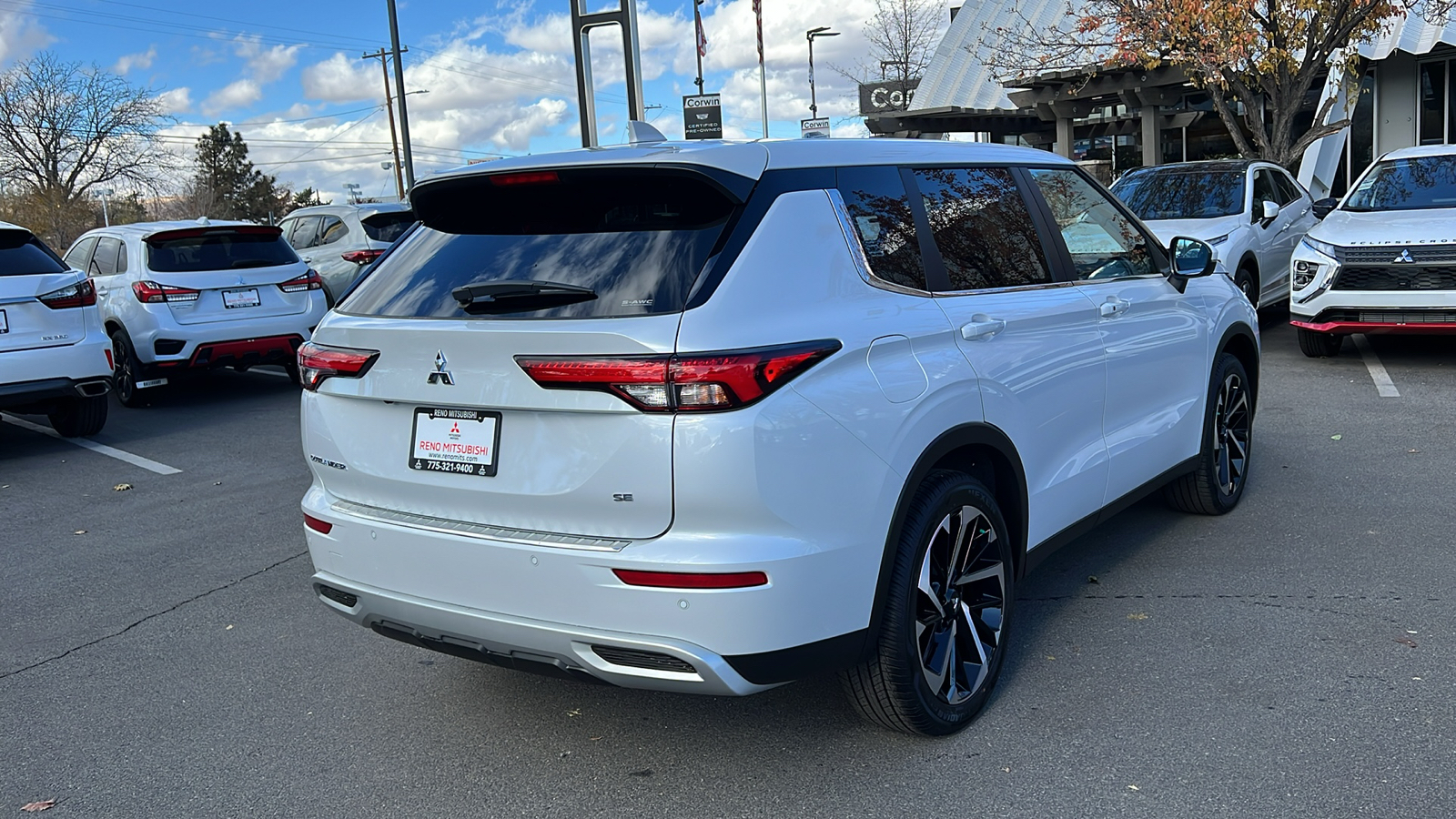 2024 Mitsubishi Outlander SE 3