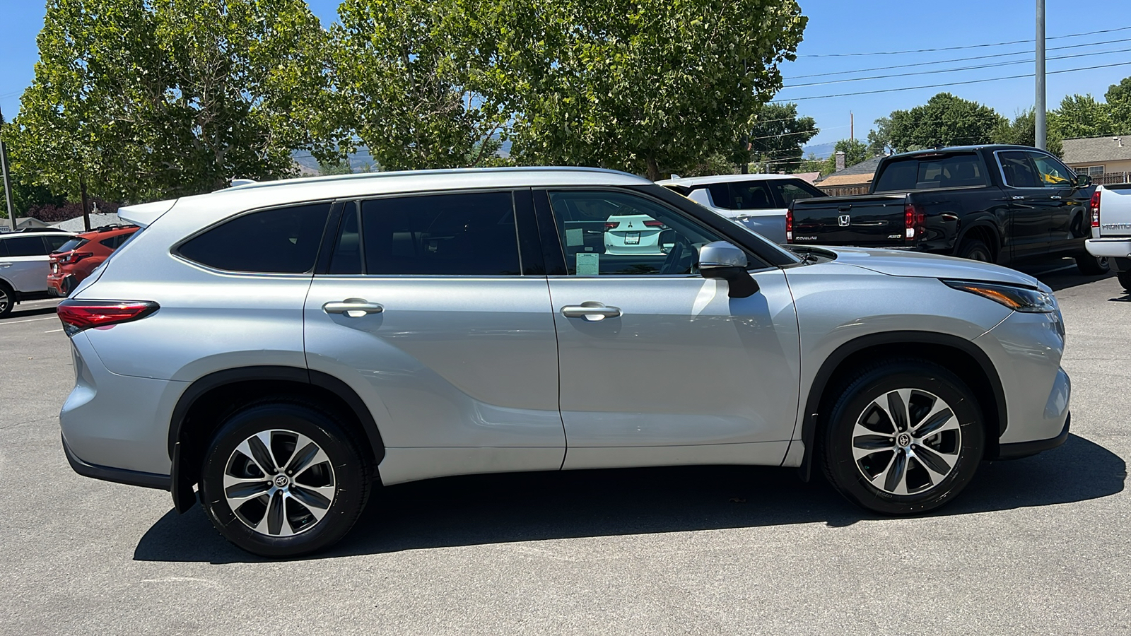 2021 Toyota Highlander XLE 2