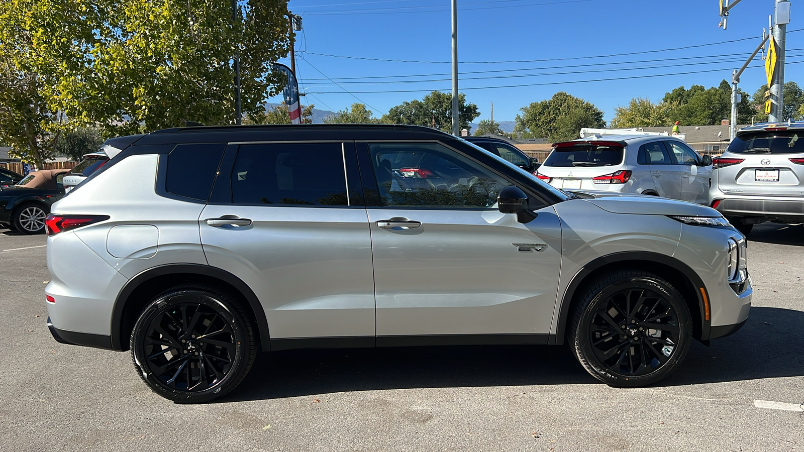 2025 Mitsubishi Outlander Plug-In Hybrid SEL Black Edition 2