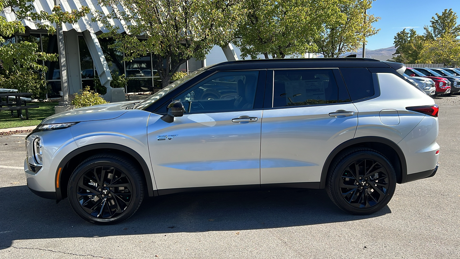 2025 Mitsubishi Outlander Plug-In Hybrid SEL Black Edition 6