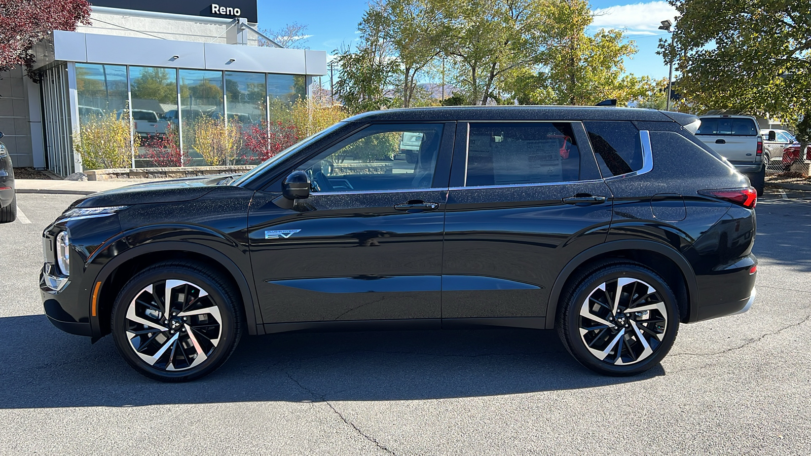 2025 Mitsubishi Outlander Plug-In Hybrid SE 6