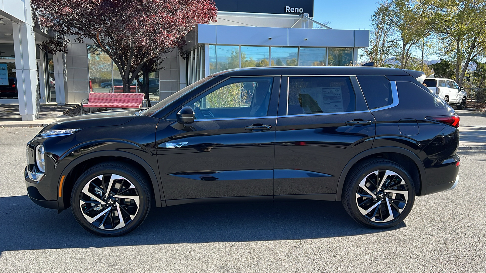 2025 Mitsubishi Outlander Plug-In Hybrid SE 6