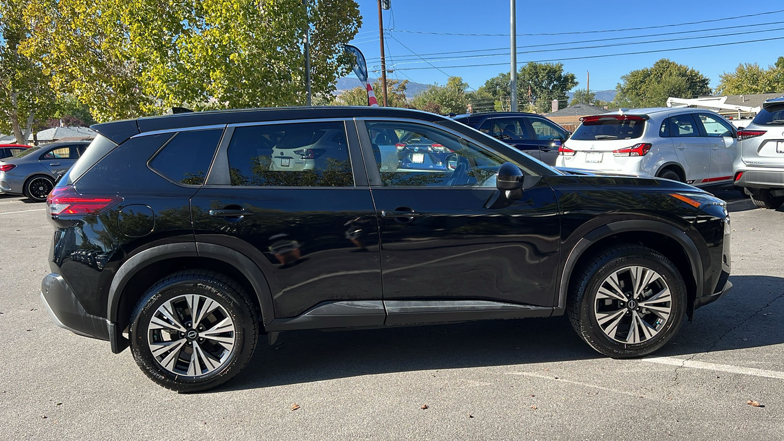 2023 Nissan Rogue SV 2