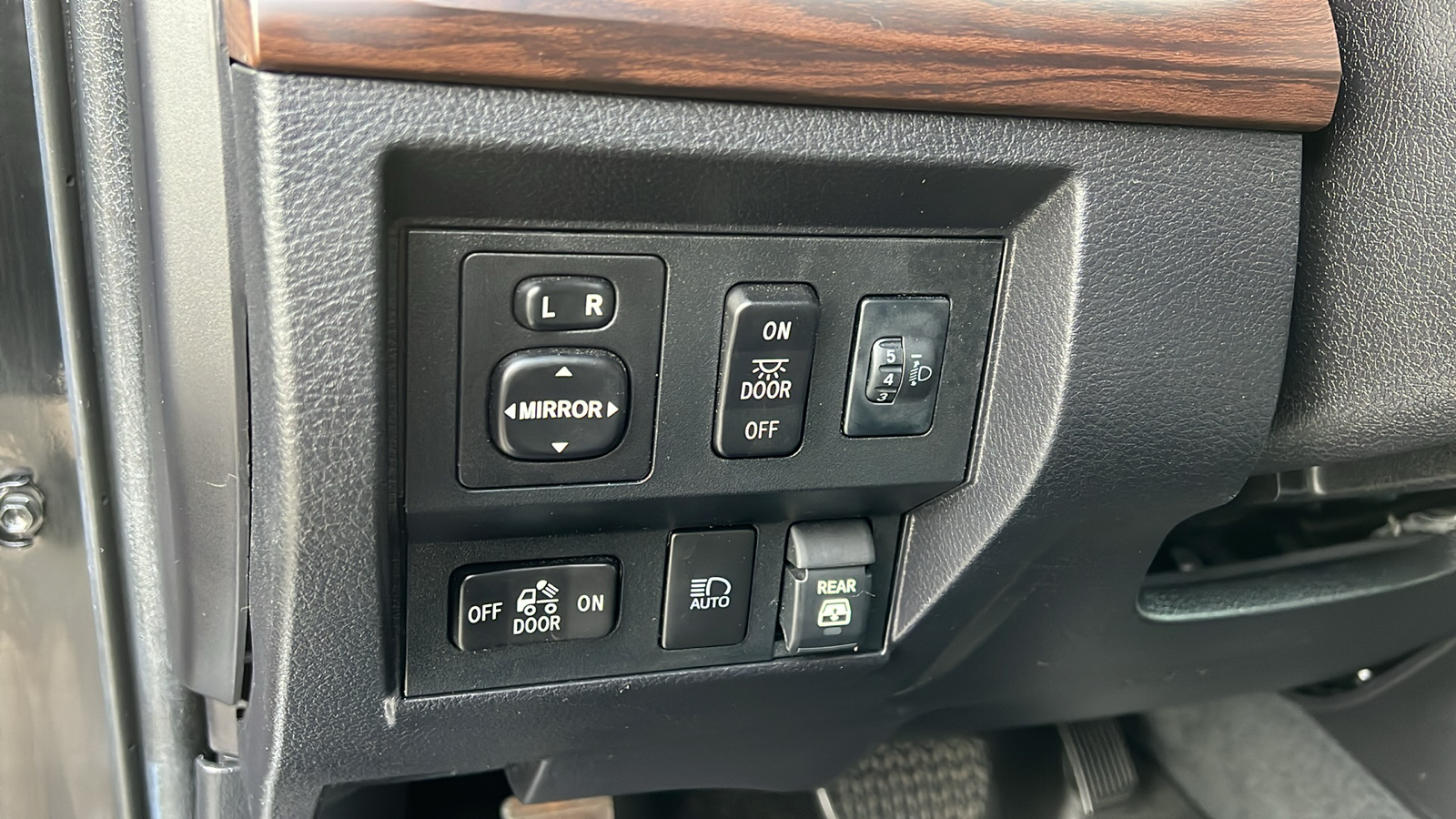 2021 Toyota Tundra 4WD Limited 27