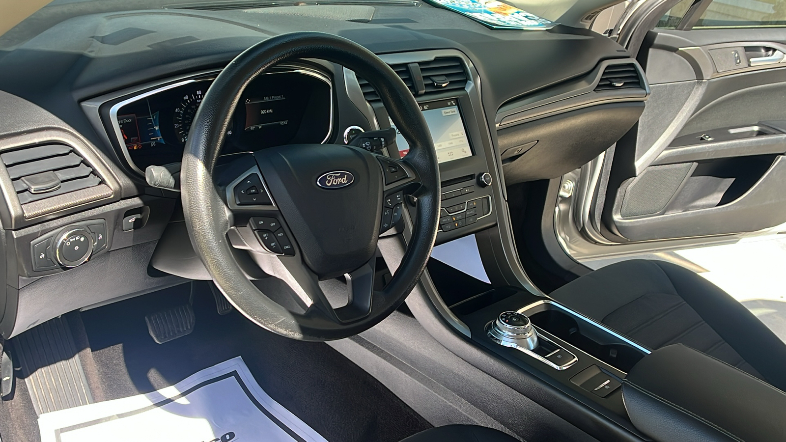 2017 Ford Fusion SE 17