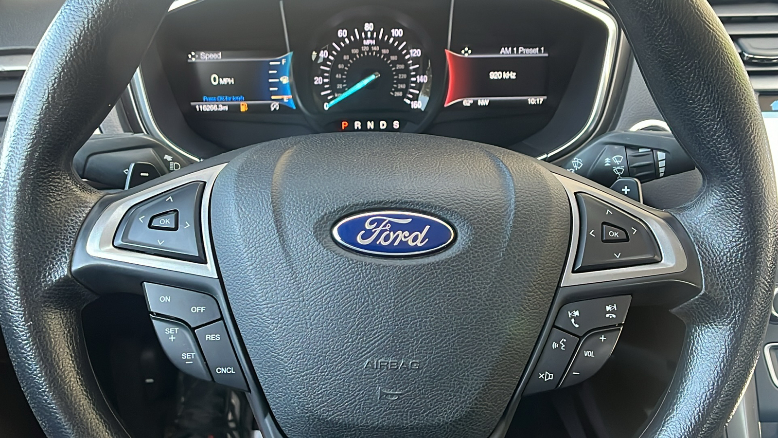 2017 Ford Fusion SE 32
