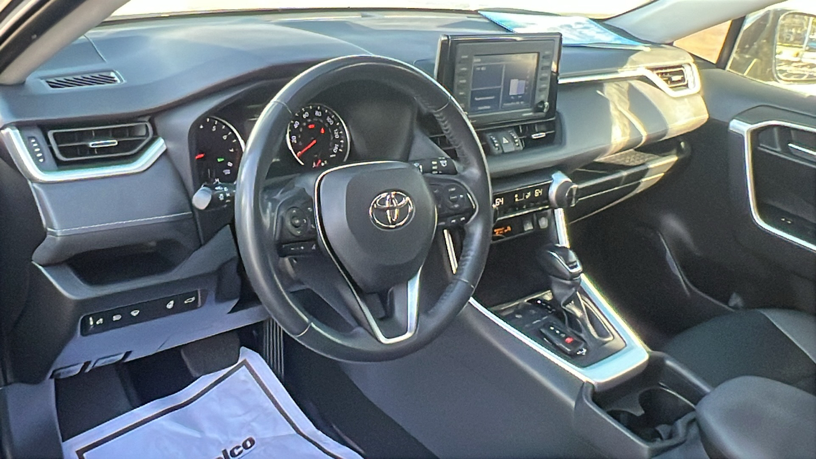 2020 Toyota RAV4 XLE Premium 31