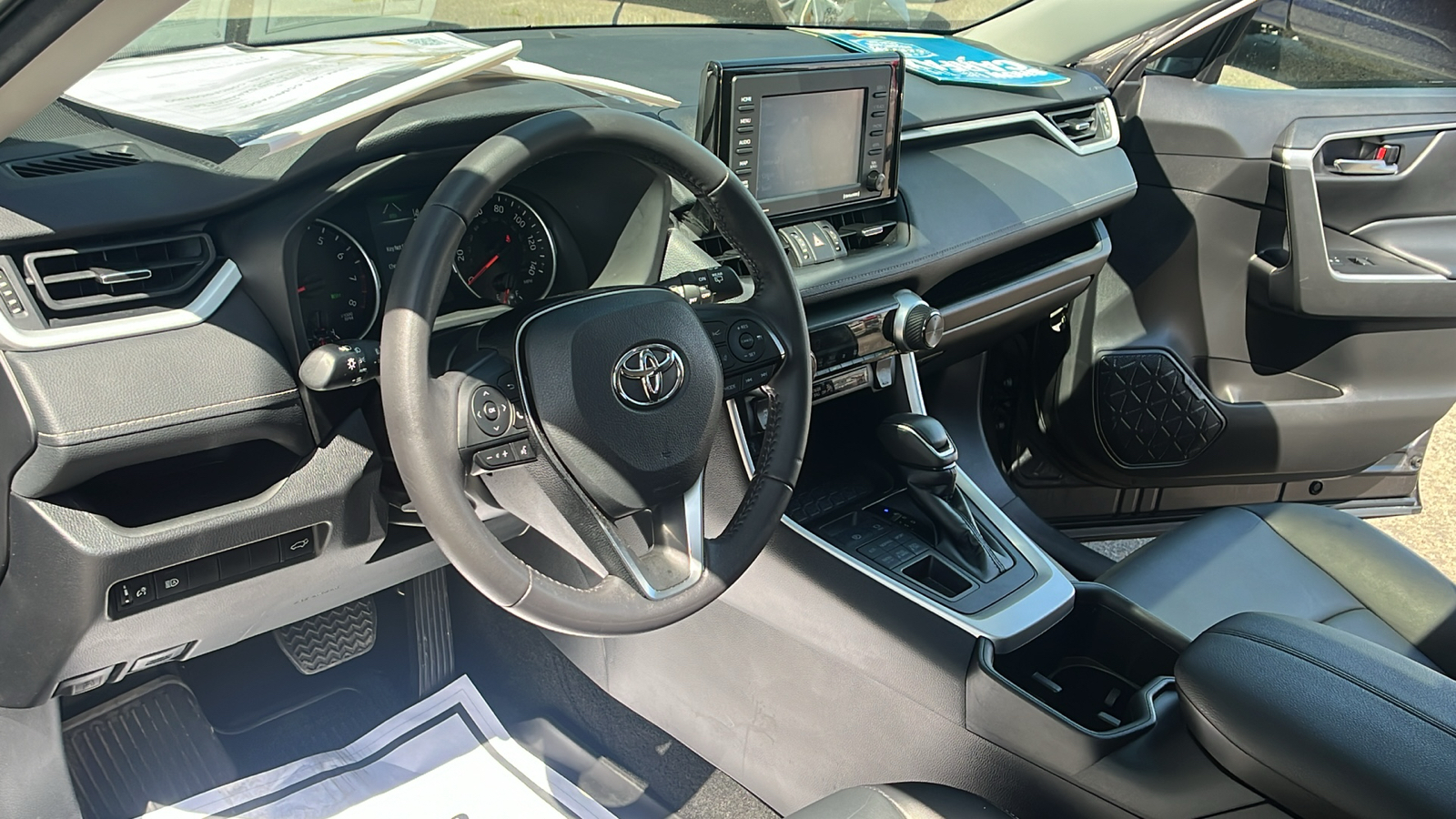 2022 Toyota RAV4 XLE Premium 16