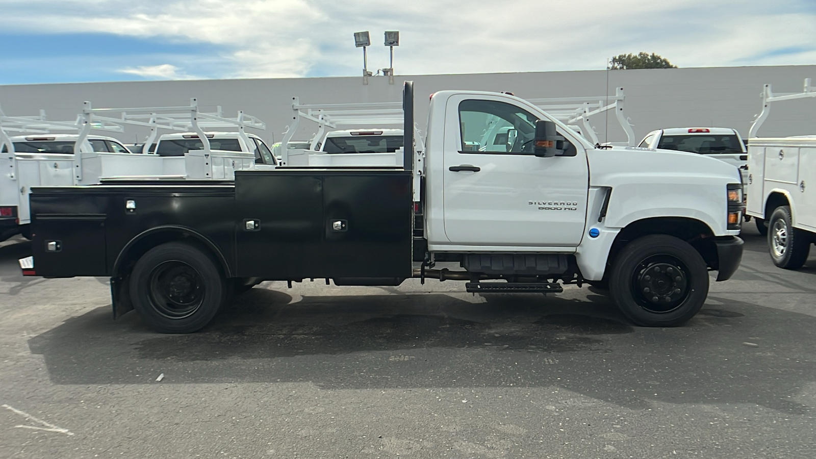 2023 Chevrolet Silverado 4500HD Work Truck 2