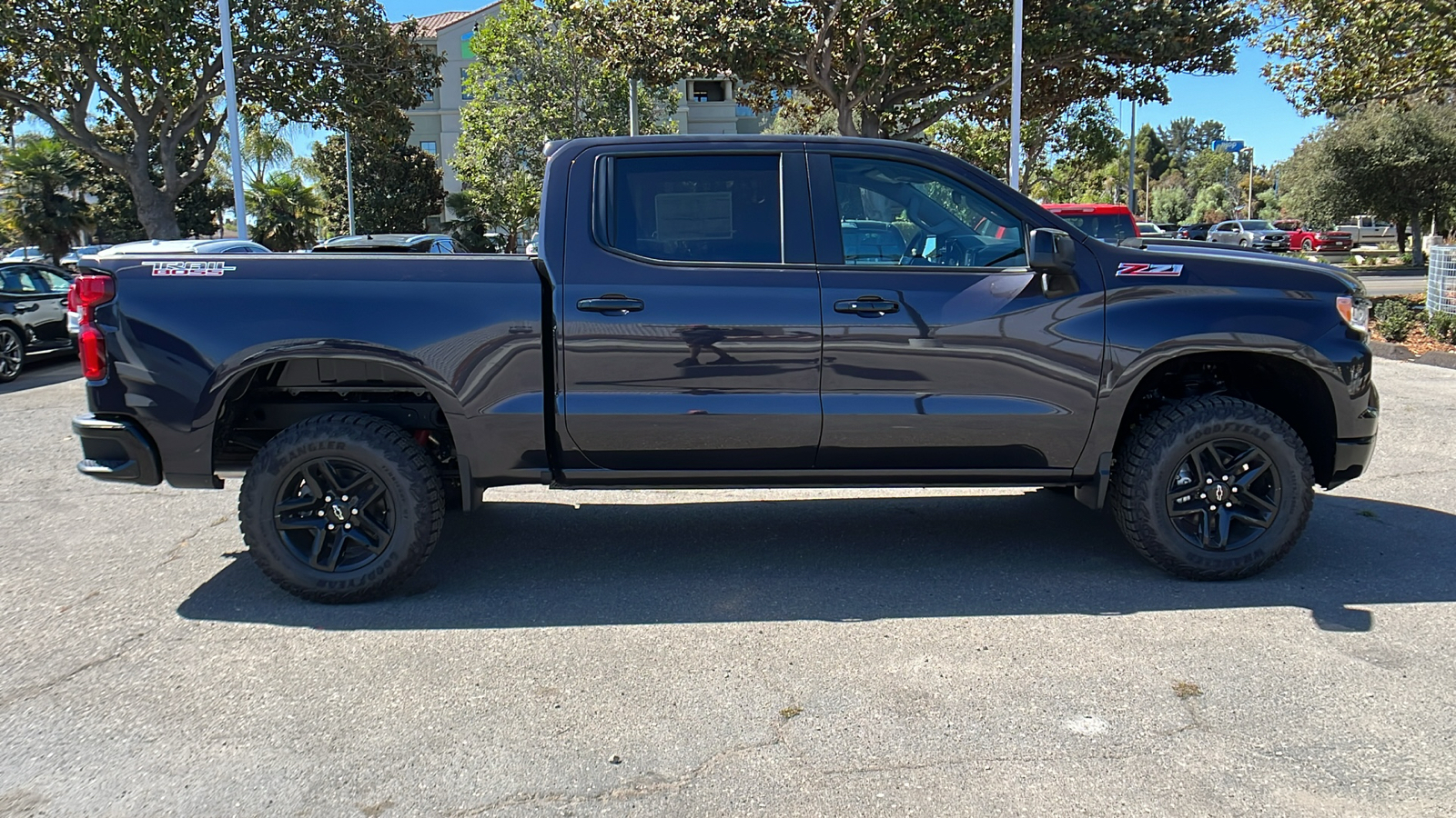 2024 Chevrolet Silverado 1500 LT Trail Boss 2