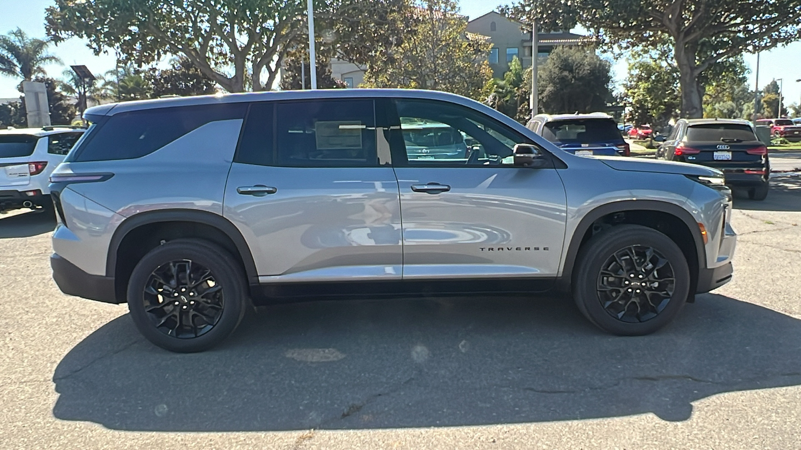 2024 Chevrolet Traverse LS 2