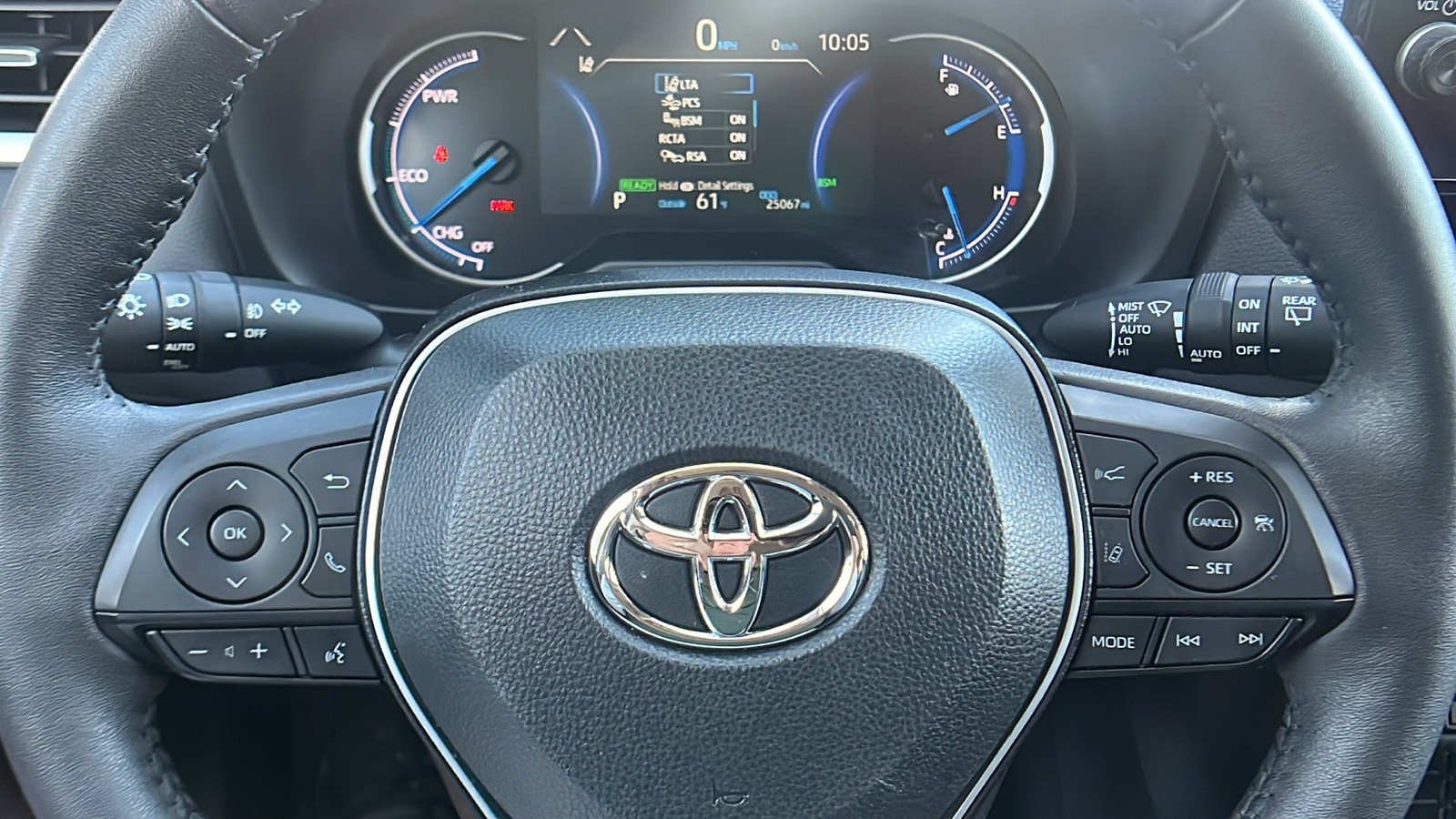 2024 Toyota RAV4 Hybrid XLE Premium 32