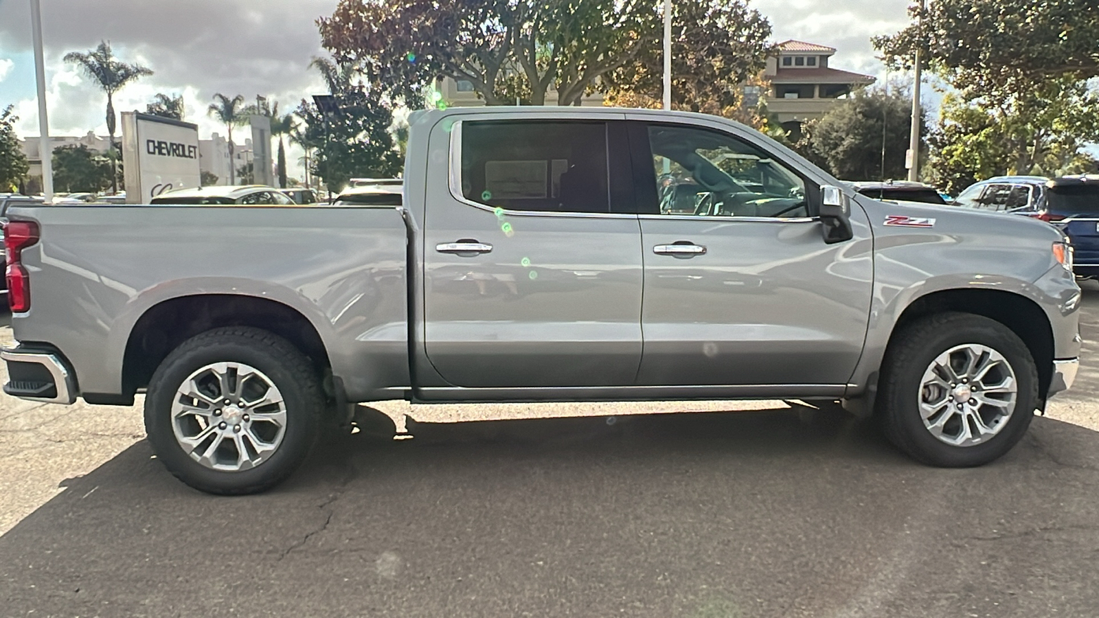 2025 Chevrolet Silverado 1500 LTZ 2