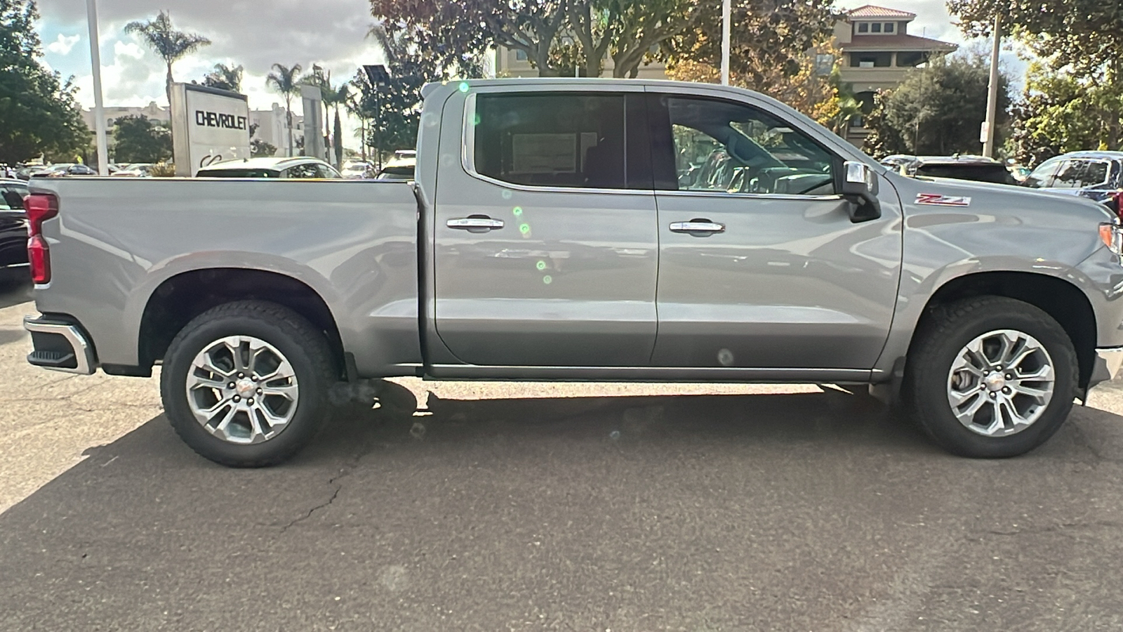 2025 Chevrolet Silverado 1500 LTZ 3