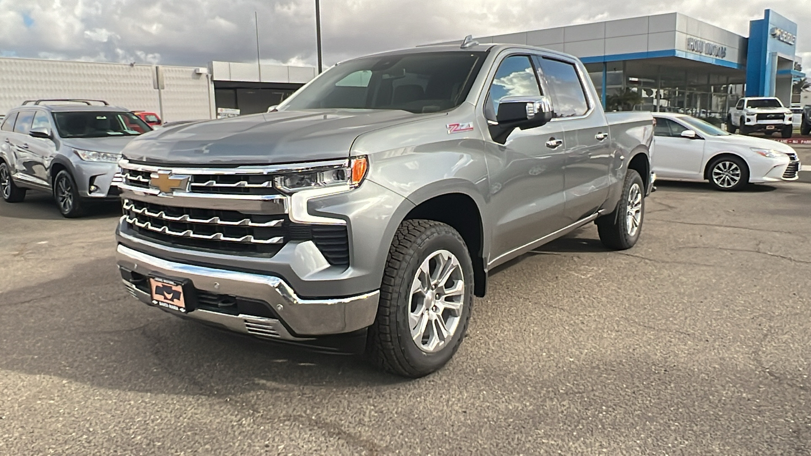 2025 Chevrolet Silverado 1500 LTZ 8