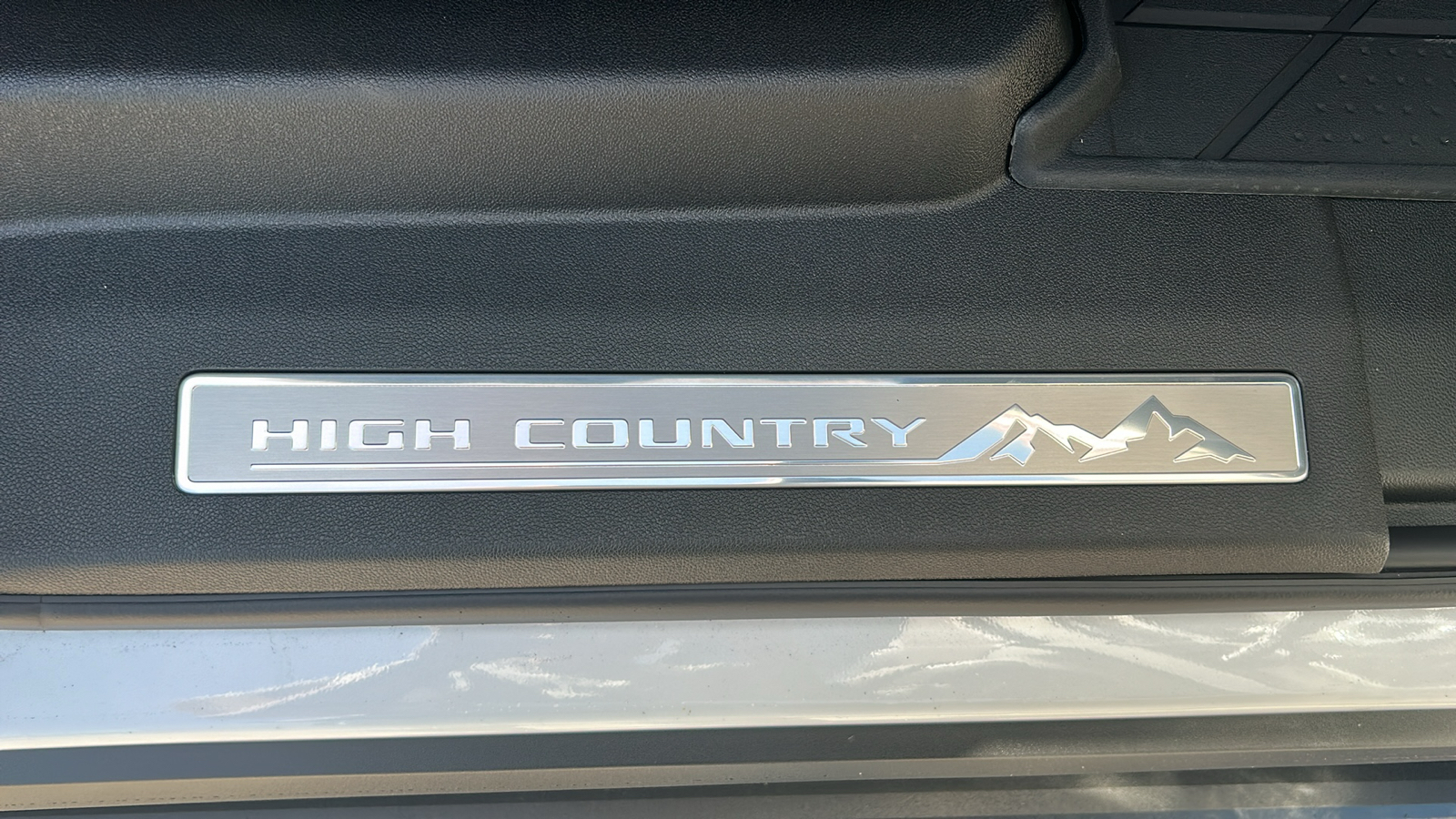 2024 Chevrolet Suburban High Country 14