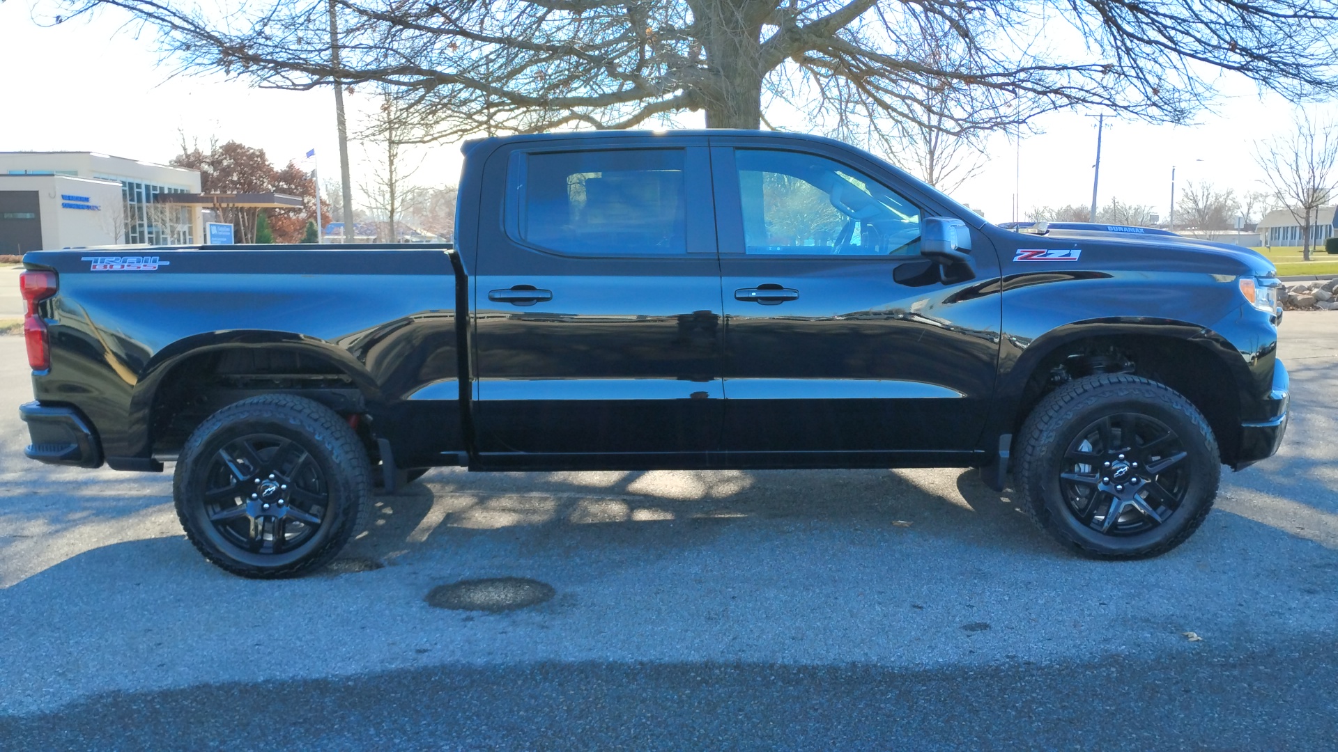 2025 Chevrolet Silverado 1500 LT Trail Boss 2