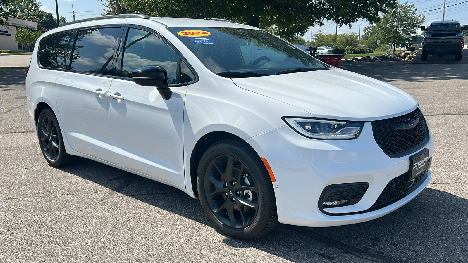 2024 Chrysler Pacifica Touring L 1