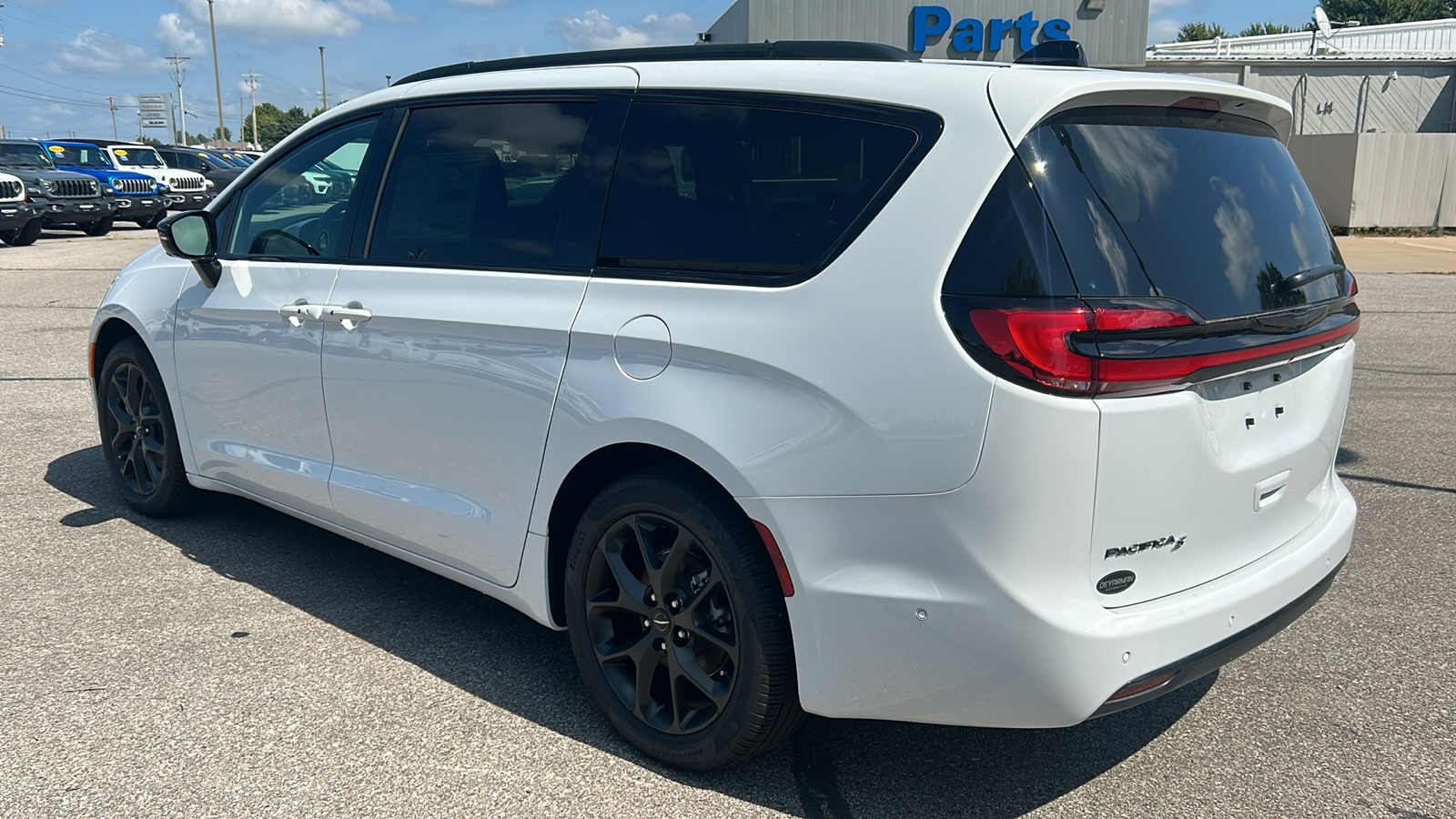 2024 Chrysler Pacifica Touring L 5