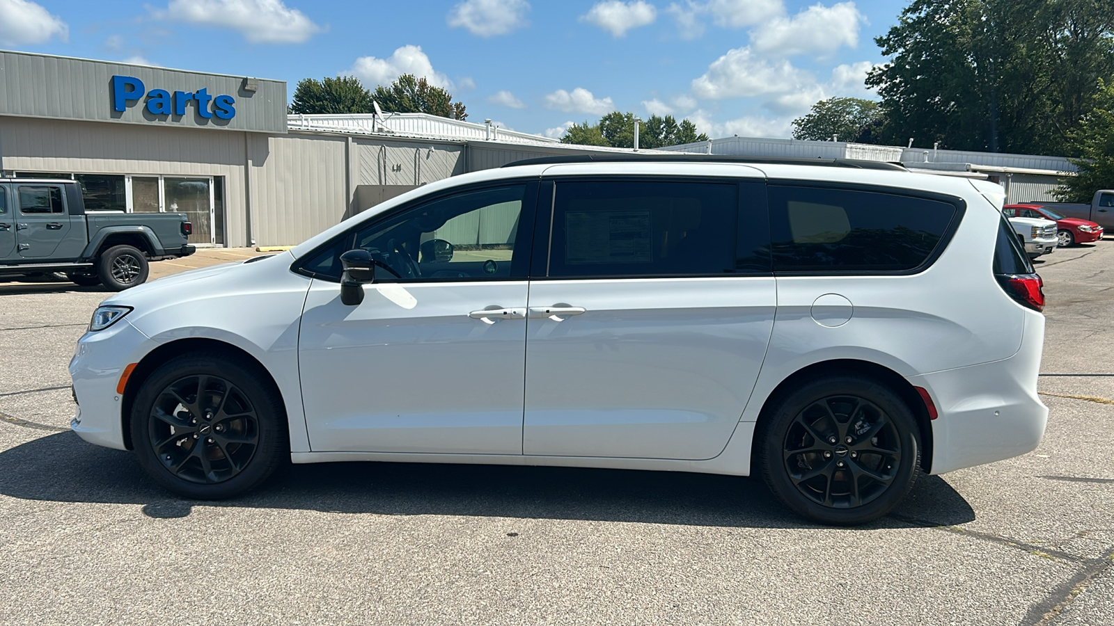 2024 Chrysler Pacifica Touring L 6