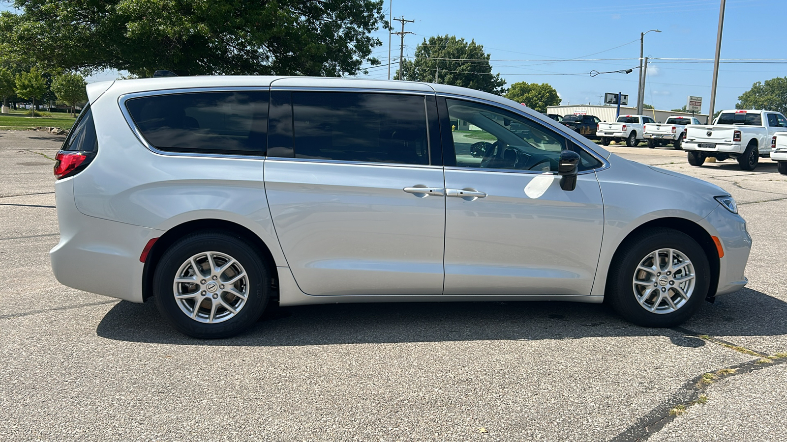 2024 Chrysler Pacifica Touring L 2