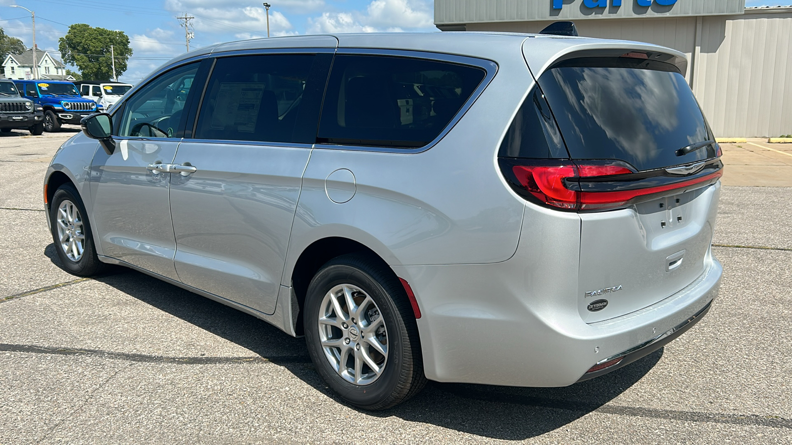 2024 Chrysler Pacifica Touring L 5