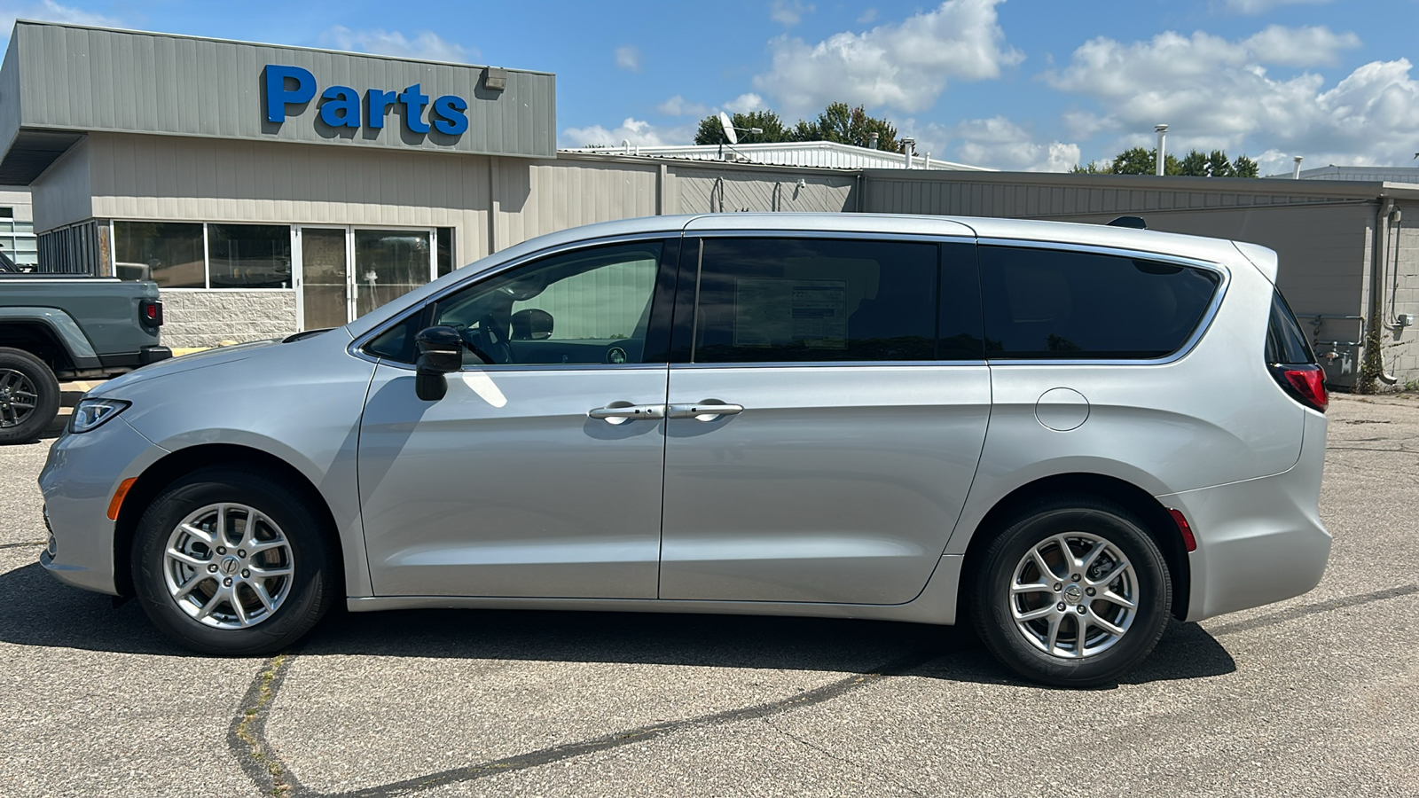 2024 Chrysler Pacifica Touring L 6