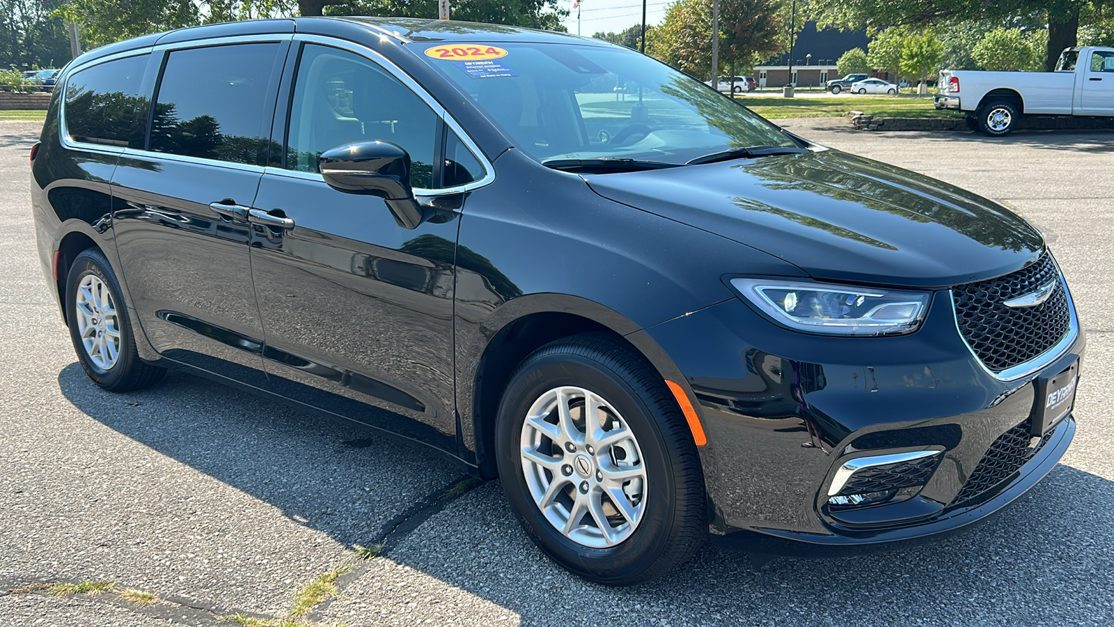 2024 Chrysler Pacifica Touring L 1