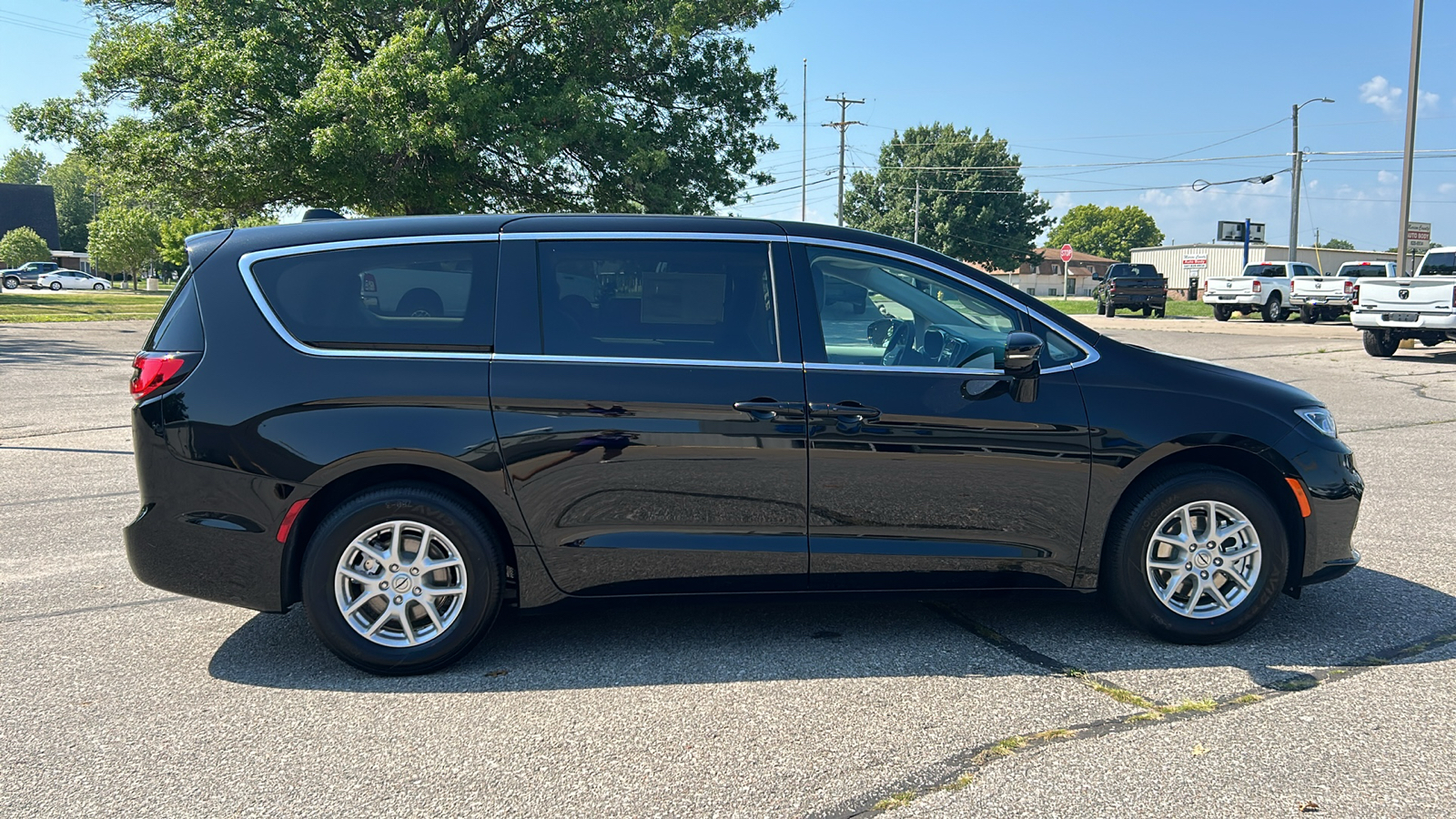 2024 Chrysler Pacifica Touring L 2